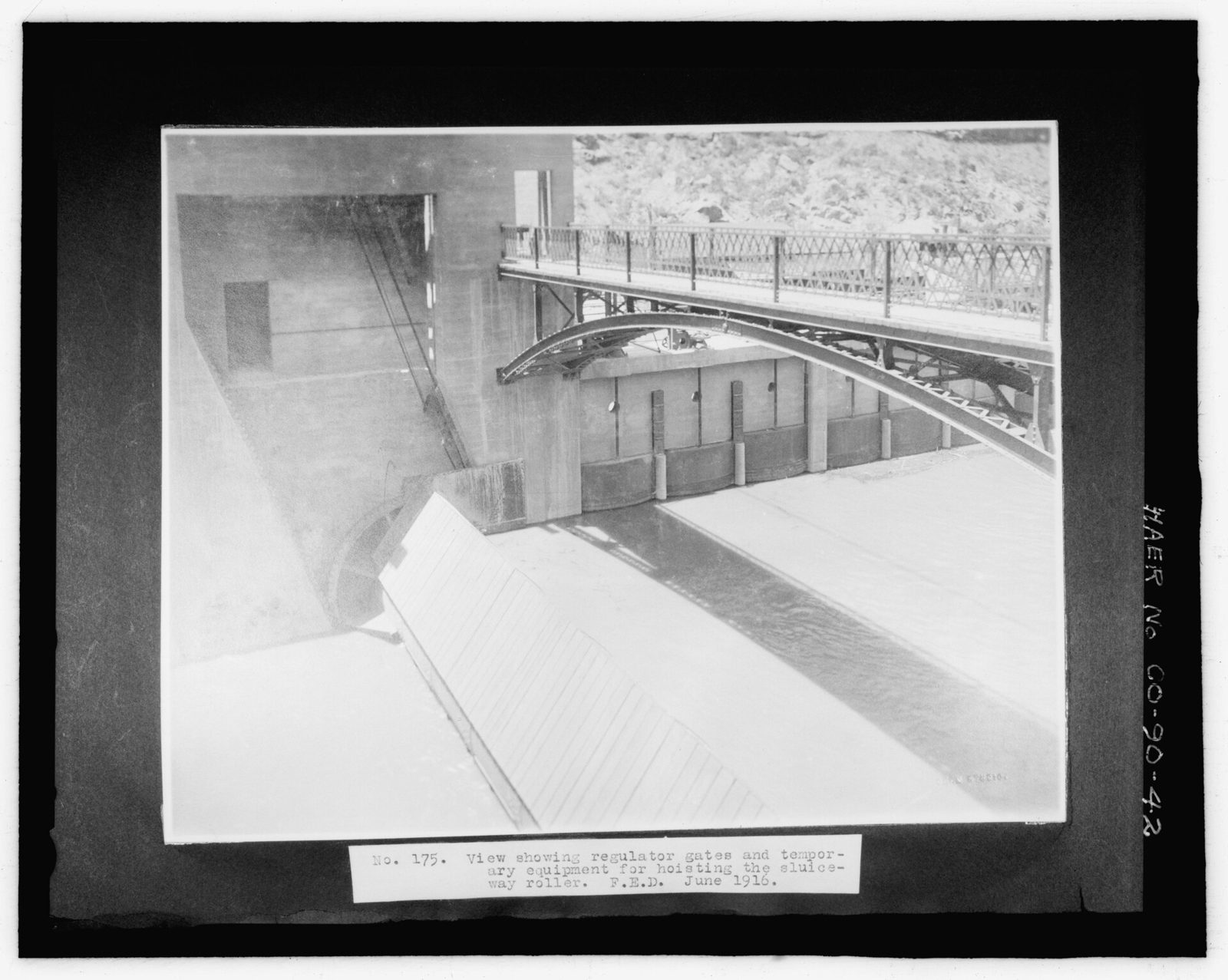 "No. 175. View showing regulator gates and temporary equipment for hoisting the sluiceway roller. F.e.d. June, 1916.".