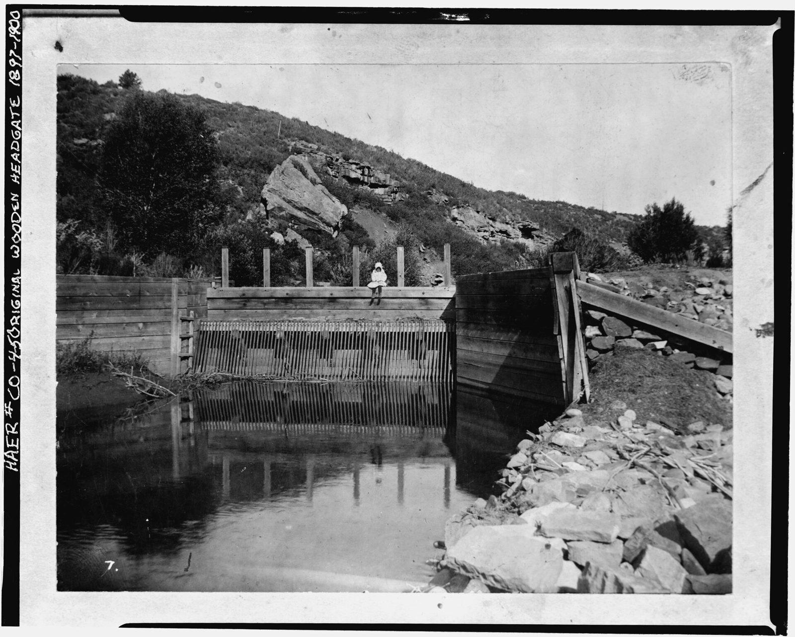 Photocopy of a photograph-1897-1900 original wooden headgate.