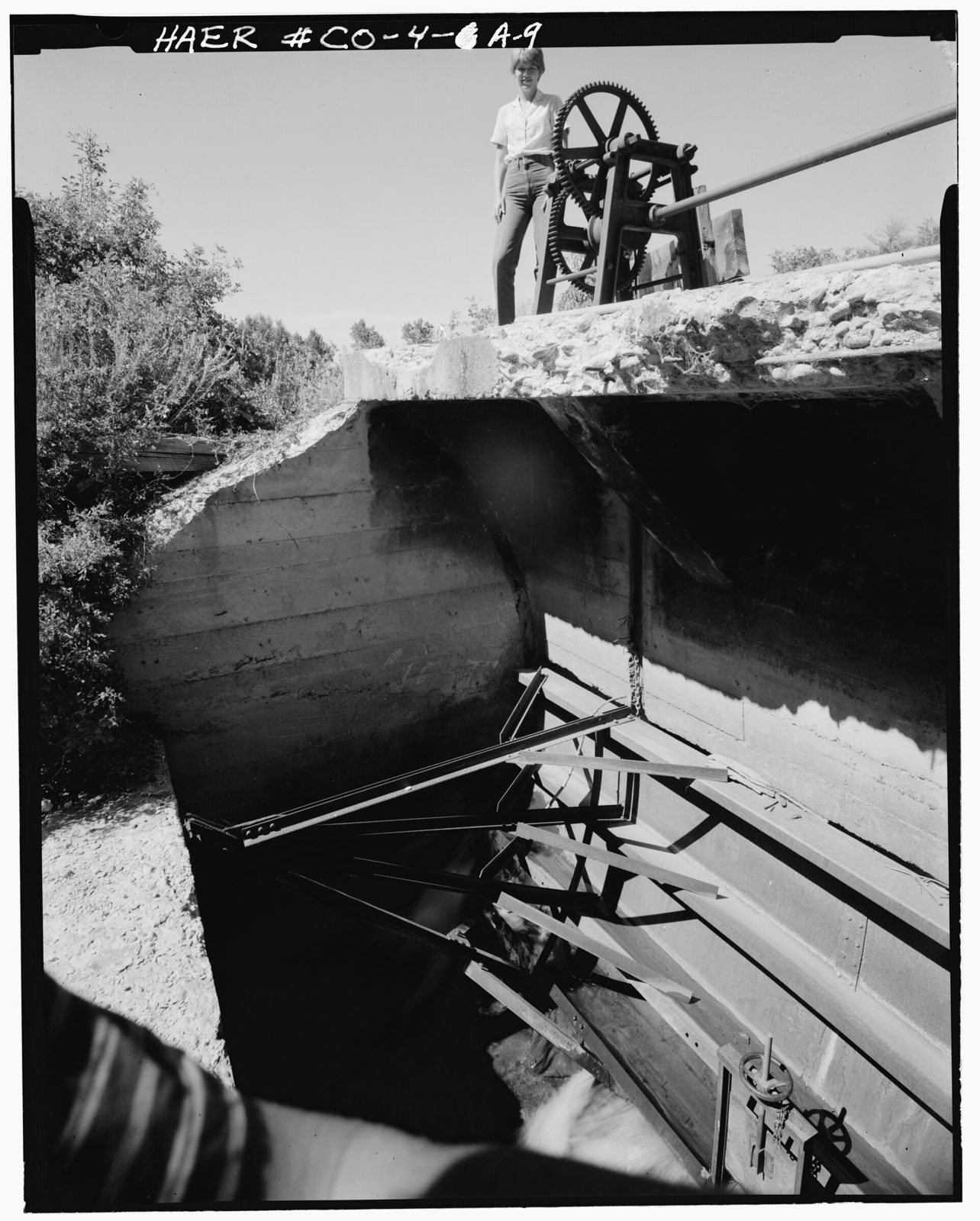 Detail of head gate mechanism with scale figure.