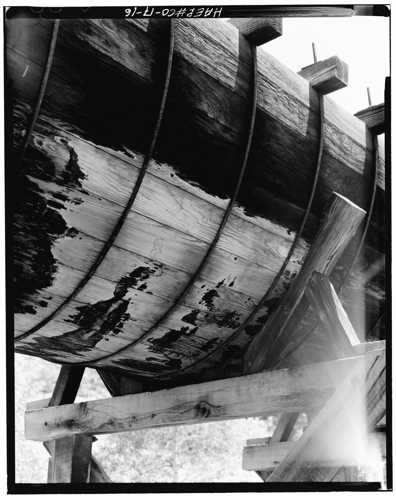 Side view showing detail of typical section of flume-1980.